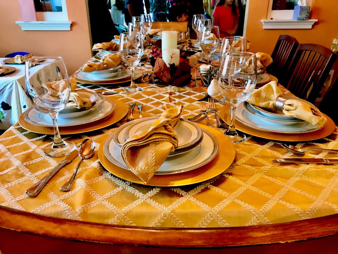 Tips & Etiquette for Inviting Family and Friends - Oli Prik Copenhagen
