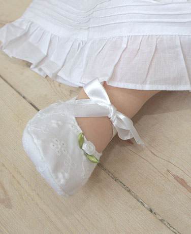 Charming Crochet Christening Booties for Newborns - Oli Prik Copenhagen